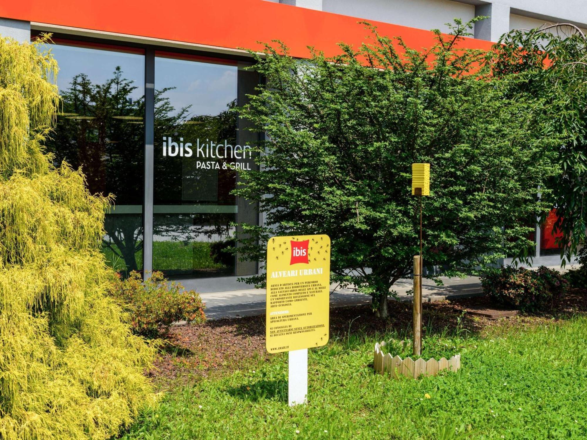 Ibis Milano Fiera Hotel Lainate Exterior photo